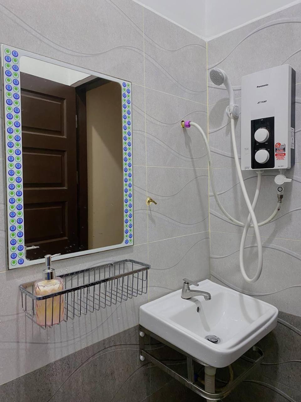 Nsjay Guest House Kampong Gong Balai Buitenkant foto